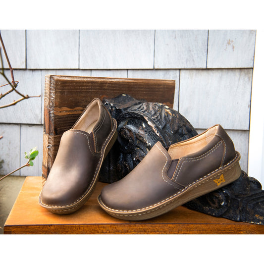 Brook - Oiled Brown (Sample Sale)