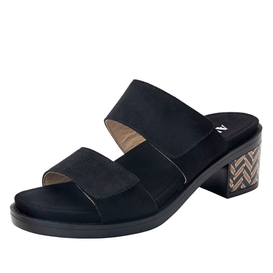 Tia - Black (SAMPLE SALE)