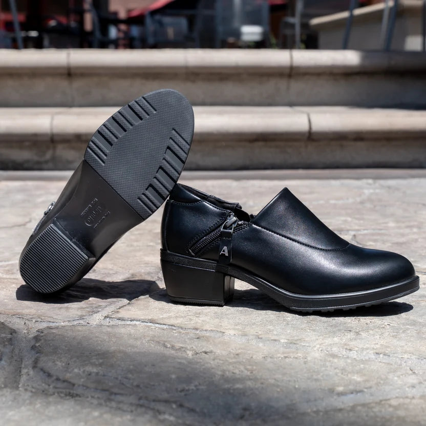 Wynne - Black (Sample Sale)